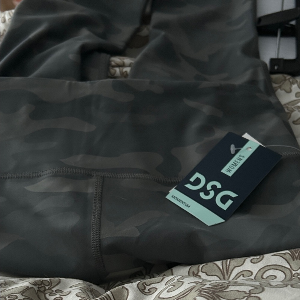 DSG Women's Gray Camouflage Leggings NWT, perfect for exercise-running errands